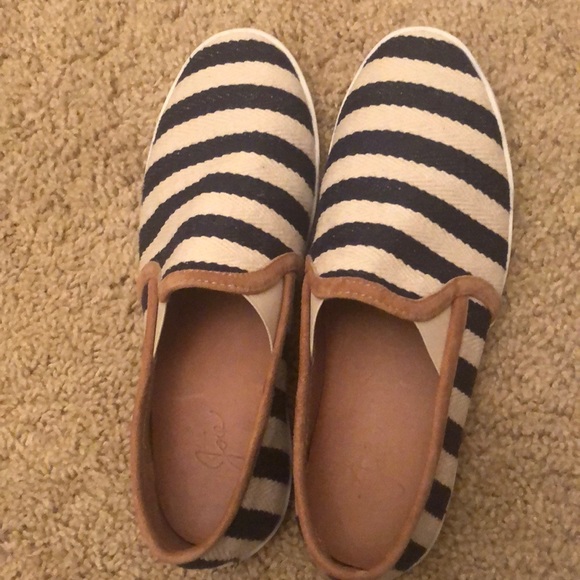 Reduced! Joie Skidmore Sneakers In Navy Stripe - Picture 2 of 5